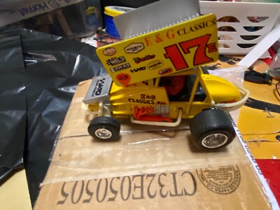 SUPER RARE SPRINT CAR #17E CRIS EASH E& G CLASSICS  DIECAST WORLD OUTLAWS