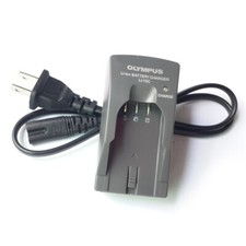 4.2V 860mA Li-ion Adapter Charger Power Supply With Plug For Olympus C-770