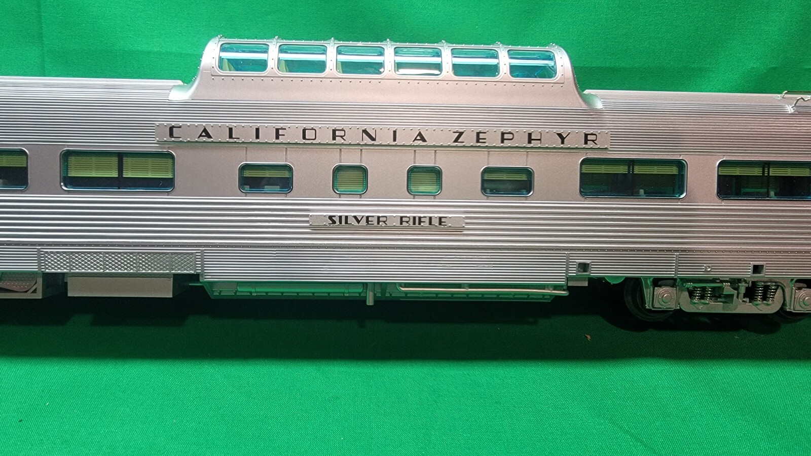 Atlas O California Zephyr CB&Q Silver Rifle Dome Car w/conductors