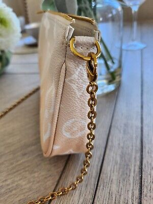 BY THE POOL MIST BRUME LARGE POCHETTE JAQUARD STRAP LOUIS VUITTON LIMITED  EDIT.