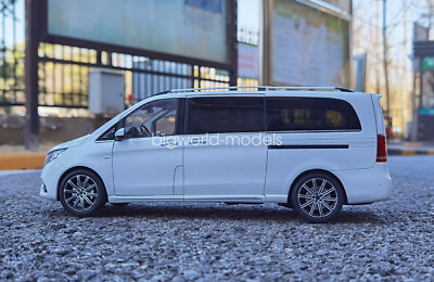 1/18 Scale Mercedes-Benz V-Class V260L MPV White Diecast Car