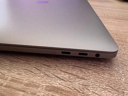 MacBook Pro 15 Retina, 16GB RAM, 256GB SSD Intel i7 4a gen 2,8GHz touch bar 2017 - Foto 4 di 17