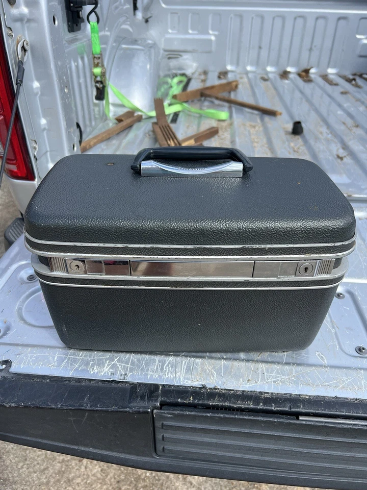 Estuche de tocador de maquillaje vintage azul marino Samsonite Silhouette Train duradero con mango Foto 2 de 4