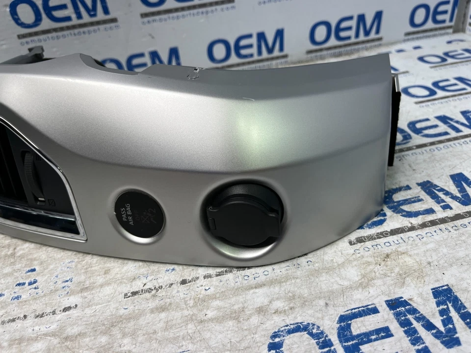 16-21 Nissan Titan pasajero/lado derecho tablero ventilación radio bisel moldura plata OEM Foto 3 de 4