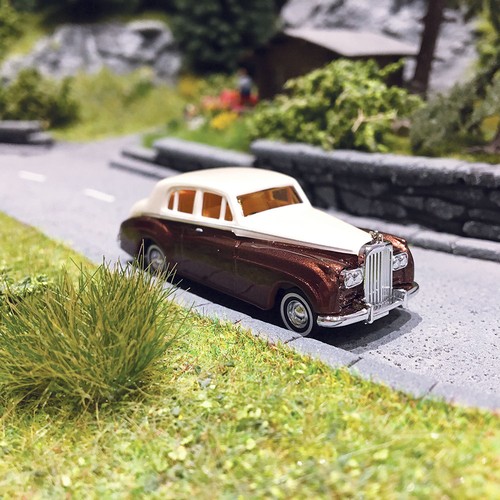 Rolls Royce Bi Ton Marron / Blanc - BUSCH 44424 - HO 1/87 | Condition: Neuf