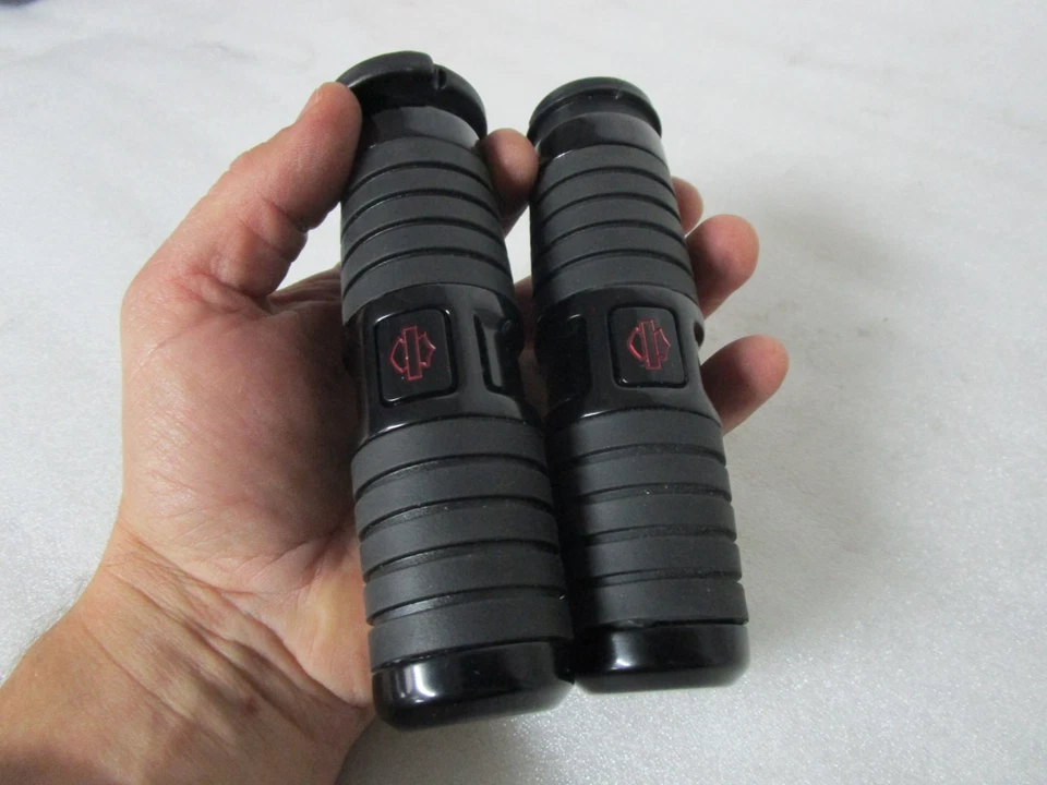 Punhos de mão pretos Softail Kahuni 08-23 Harley Davidson Touring / 16-24 56100332 - Imagem 4 de 4