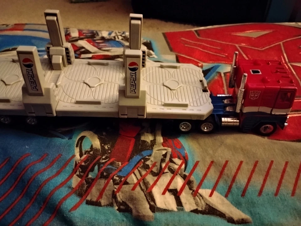 Takara Pepsi Convoy Complete - Image 2 of 4