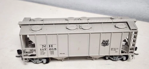 New Haven PS-2 2 Bay Covered Hopper Car 117015 Mtl Whl Kadee Atlas 1814 HO RTR - Picture 3 of 6