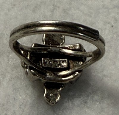 Vintage 1964 Silver Colored The Beatles Ring with all 4 Beatles