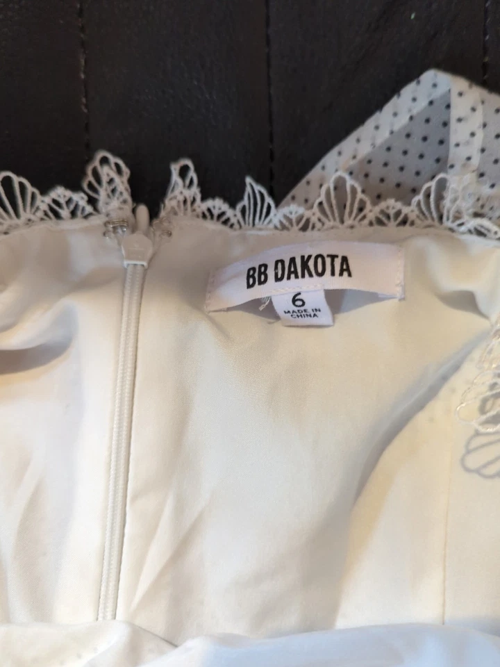 Vestido Top BB DAKOTA Revolve Sin Punto Volantes Blanco Encaje 6 Nuevo Sin Etiquetas Precio de venta sugerido por el fabricante 98 USD Foto 2 de 3