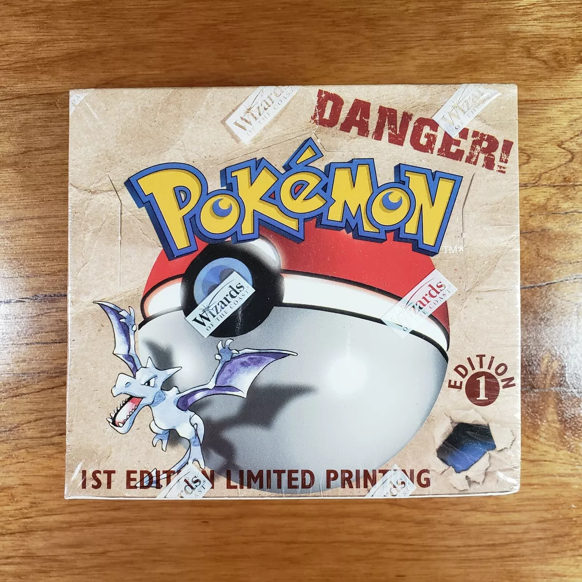 1ST EDITION POKÉMON FOSSIL BOOSTER PACKS - ART SET IN DISPLAY CASE