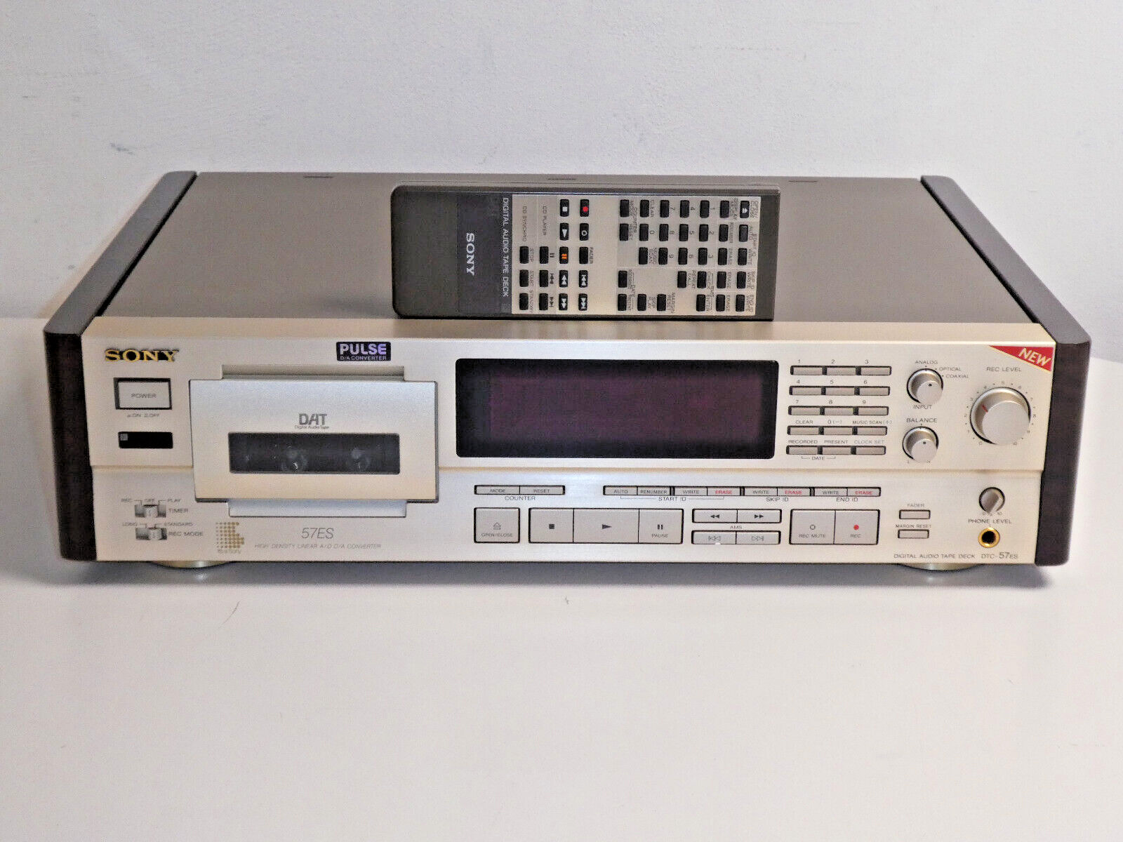 Sony DTC-57ES High-End DAT-Recorder Champagner, inkl. FB, 2 Jahre Garantie
