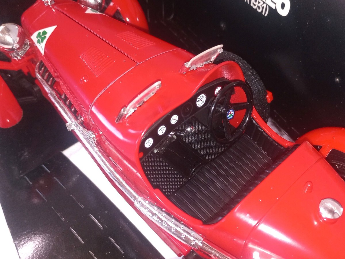 ブラーゴ　1/18ミニカー　アルファロメオ8C Amazon | burago 1/18 Alfa 8C Competizione Red ブラーゴ
