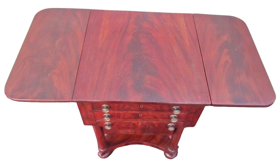 Антикварный рабочий стол/подставка для шитья из красного дерева 3 ящика | Приписывается Issac Vose - Изображение 4 из 4