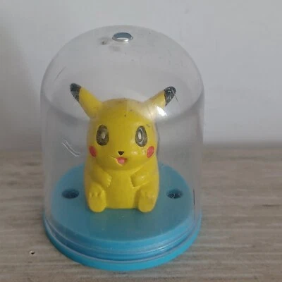 Figurine Nintendo Pokémon 2000 sous cloche - PIKACHU - Socle bleu 4,5 cm - Photo 1/2
