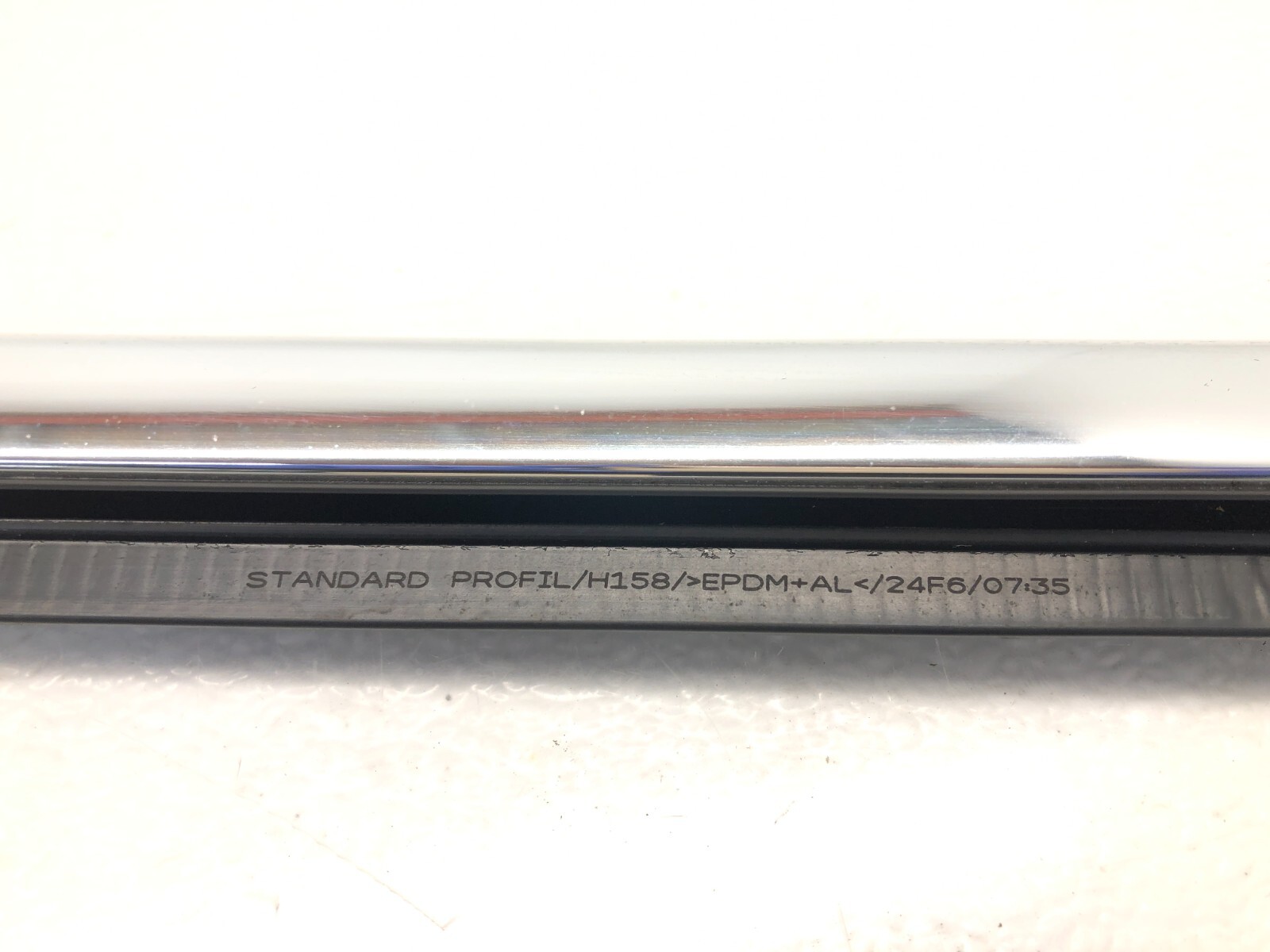 2017-2020 MASERATI LEVANTE RIGHT PASS FRONT DOOR WINDOW BELT MOLDING TRIM OEM