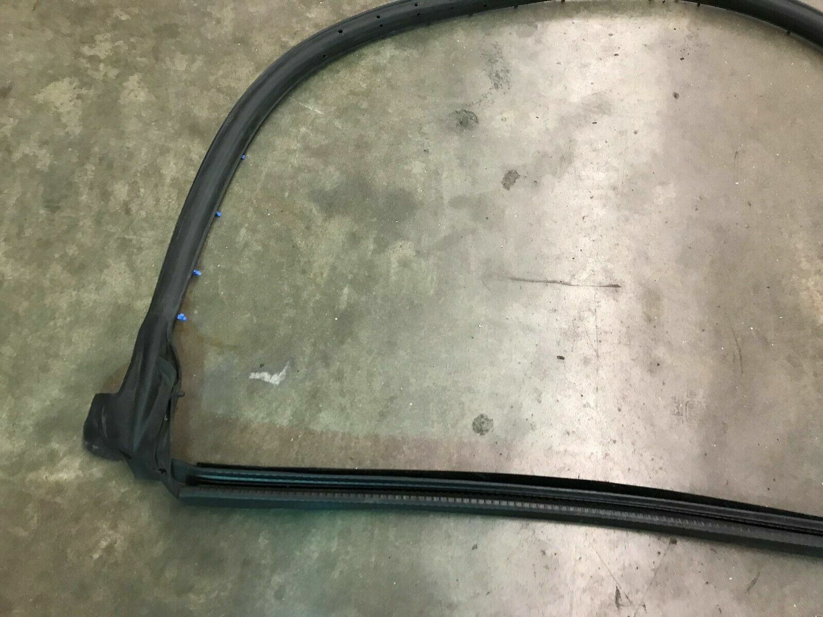 LAMBORGHINI GALLARDO COUPE DRIVER LEFT DOOR RUBBER SEAL GASKET OEM 400837911