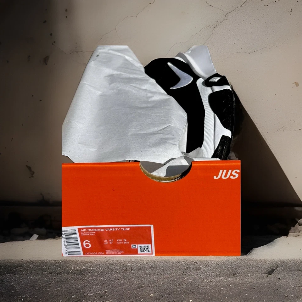 Zapatos de césped de softbol talla 6 (GS) Nike (7,5 para mujer) nunca usados Foto 2 de 4