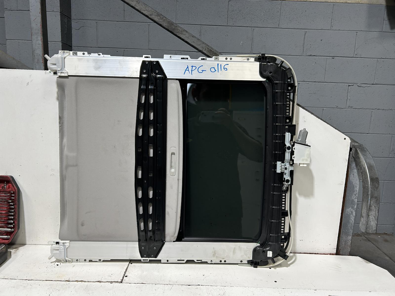 Toyota Corolla Sunroof Assembly ZRE152 03/2007-10/2013 - thumbnail 4