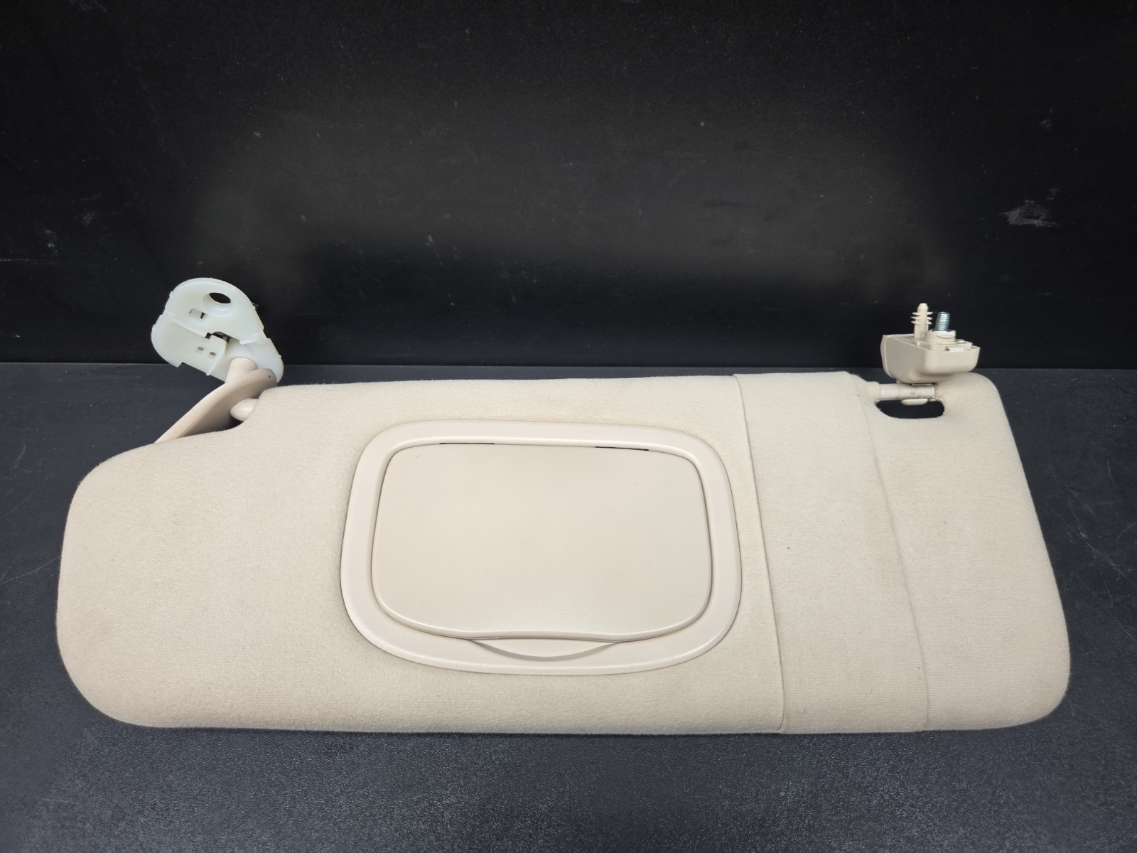 14-17 Maserati Quattroporte M156 Ghibli M157 Left Sun Visor Shade Beige OEM