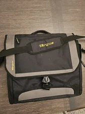 New TARGUS Classic Laptop Shoulder Bag - 18ins x 14 X 4 - So Much Organization!