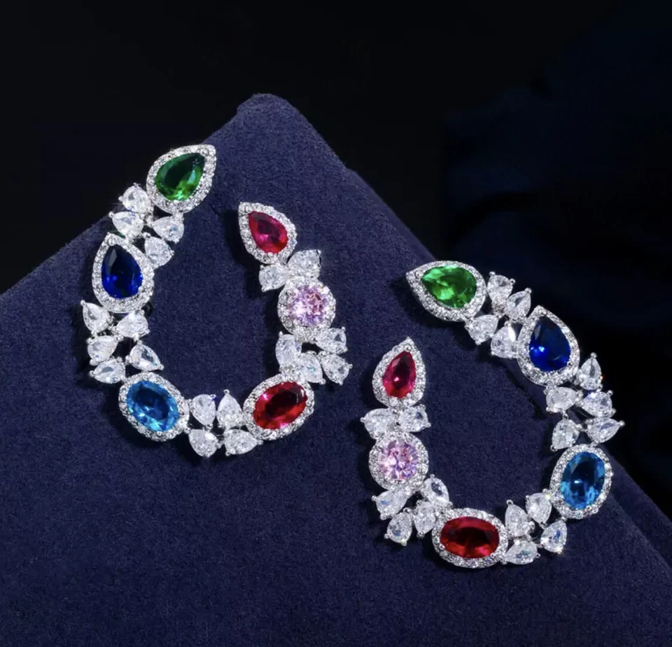 Juego de regalo collar de aretes de zafiro multicolor enchapado en oro blanco de 18k Foto 4 de 4