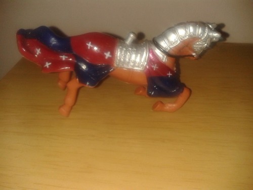 Pferd kniend für Ritter zum Reiten. Ritter FEHLT. (D27e) - Bild 1 von 7