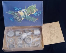 Sojuz space ship 1/30 OGONËK Vintage OVP soviet era plastik model