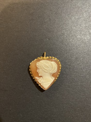 Ciondolo spilla cuore conchiglia cammeo oro giallo 14 kt vintage firmato APA - Foto 2 di 7