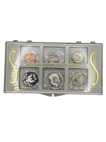 値下げ❗️ヴァチカン1963年銀貨&1965年 銅貨セットオリジナルケース付 1965 special mint set. The 