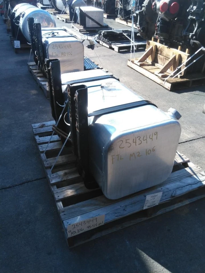 FREIGHTLINER M2 106 FUEL TANK 3824644 Foto 2 de 4
