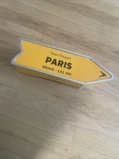 VEUVE CLICQUOT Champagne PARIS Arrow Tin Case Empty Rare Limited Edition