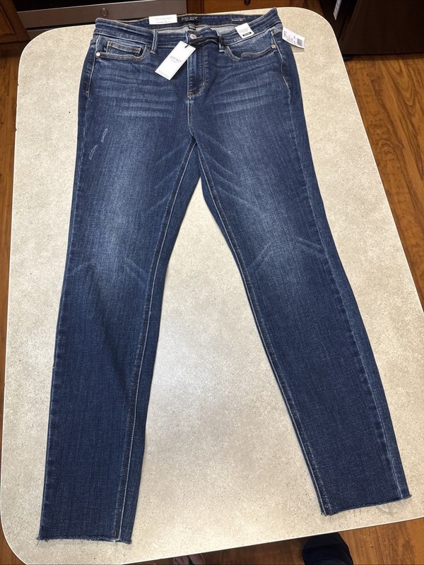 Judy Blue Los Angeles  Skinny Fit Jeans Blue Dark Wash Straight Leg Size 15/32
