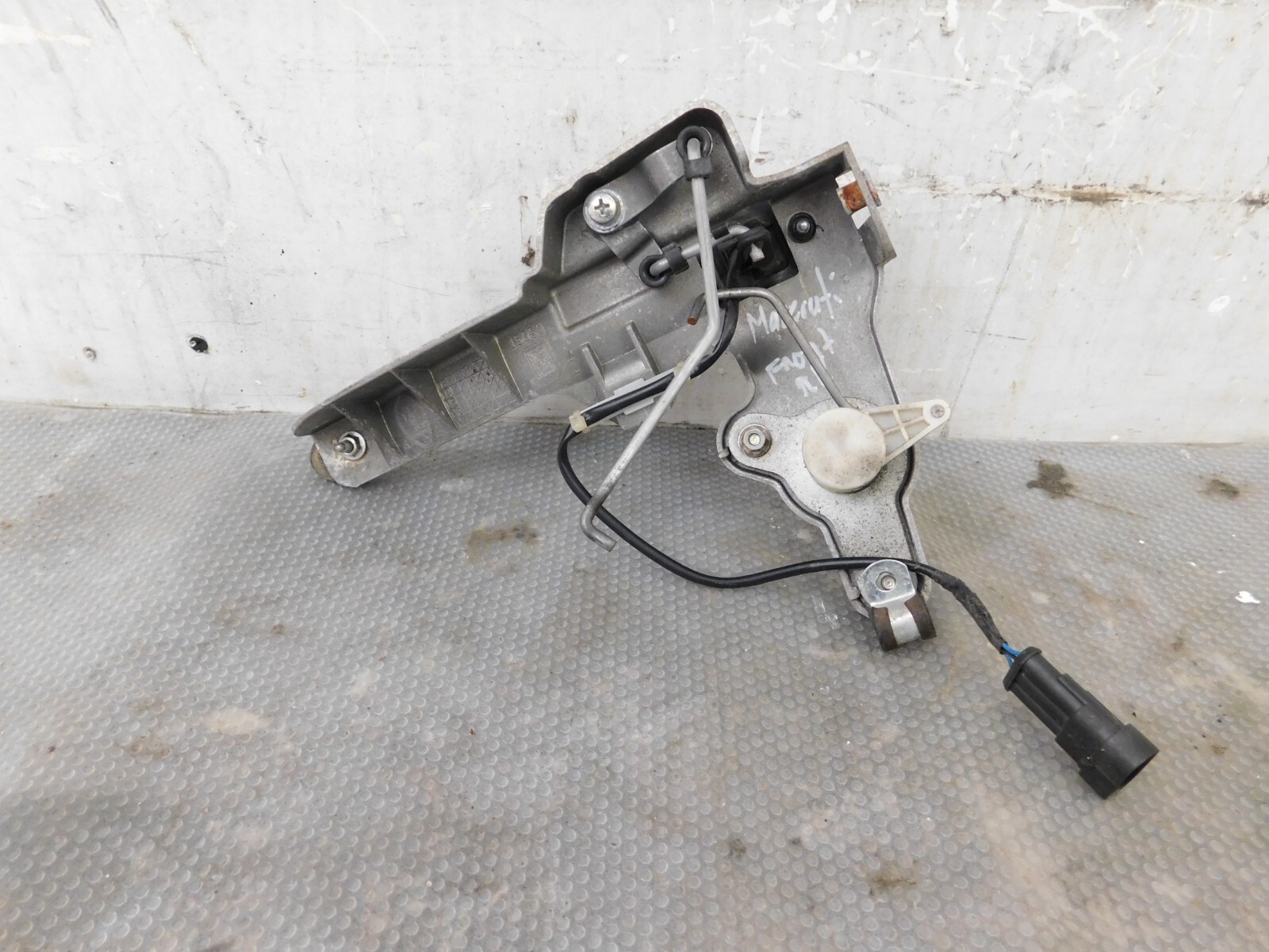 03-13 Maserati Quattroporte M139 Front RH Passenger Exterior Door Handle OEM