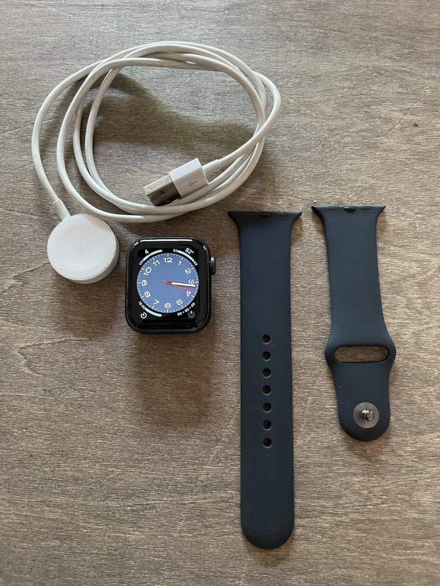 Apple Watch SE 40mm Space Gray Alum Case, Black Sport Band Gps | eBay
