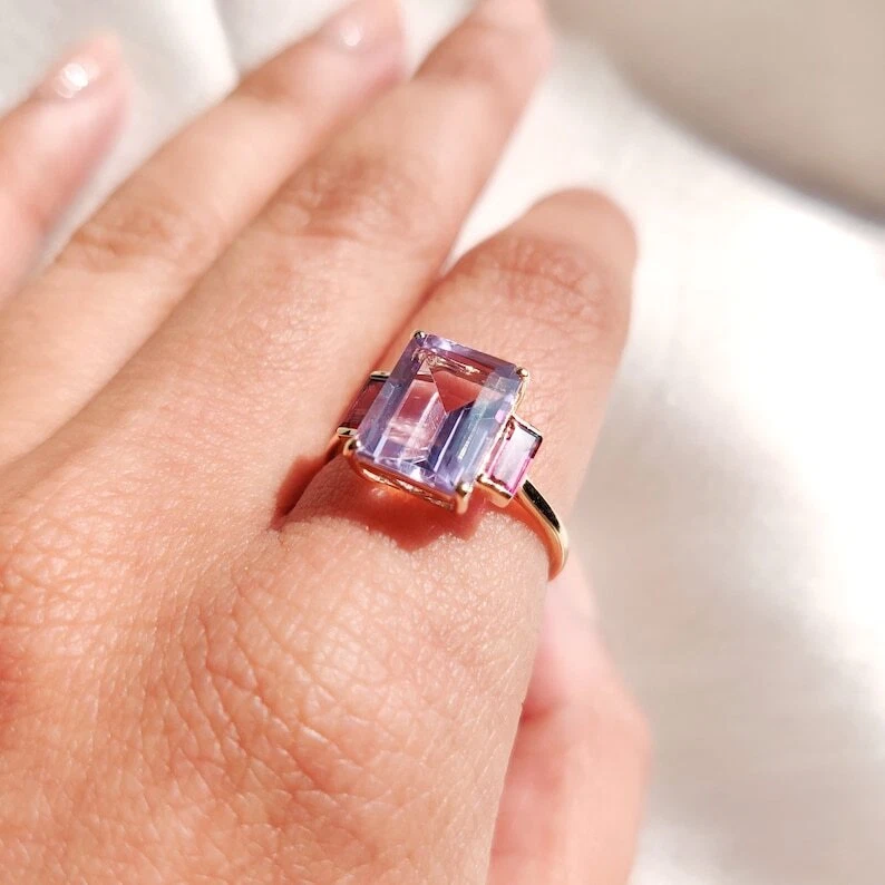 Anillo solitario de oro amarillo de 14k natural de amatista rosa y granate rodolita para mujer Foto 2 de 4