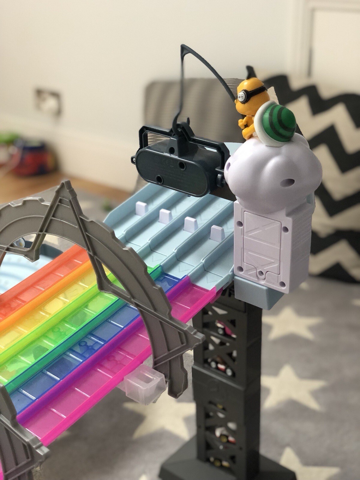 Hot Wheels Mario Kart Rainbow Road Playset with 2 Vehicles COLLECTION