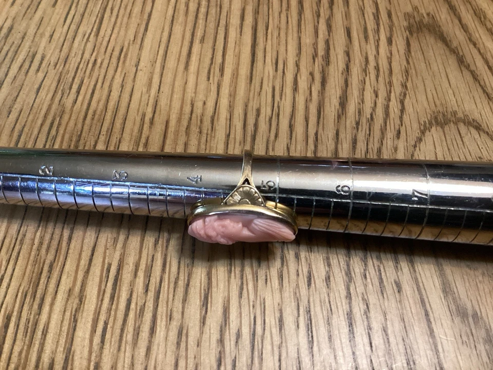 Anillo Vintage Oro Amarillo 14K Piel de Ángel Coral Camafeo Talla 4.75 Perfecto Estado Foto 3 de 4