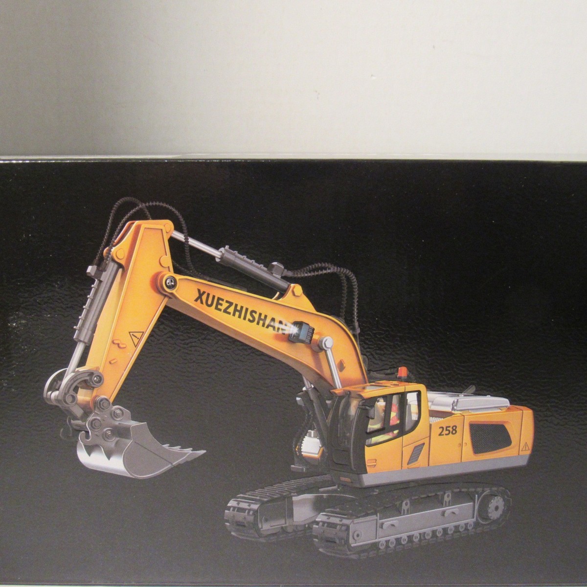 XUEZHISHAN 258 Remote Control Excavator Toy 1/20 Scale, Realistic