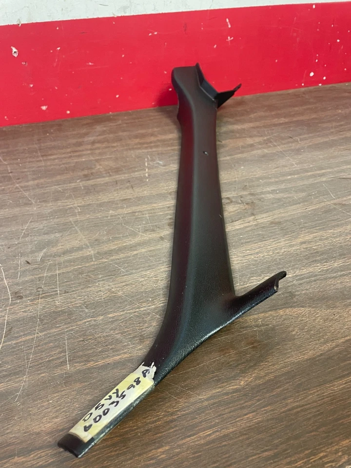 1975 - 1979 年林肯大陆右手 WINDSHIELD INTERIOR PILLAR COVER TRIM NOS 1025 — 第 3/4 张图片