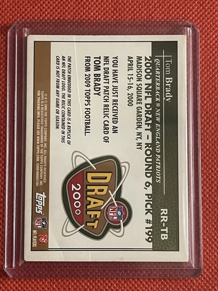 Parche conmemorativo exclusivo del draft de novato de la NFL Topps Tom Brady 2000 2009 Foto 2 de 2
