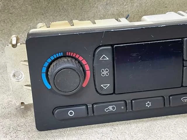 Controle climático automático de temperatura 15107730 compatível com 03-04 Chevrolet Avalanche h9 - Imagem 2 de 4