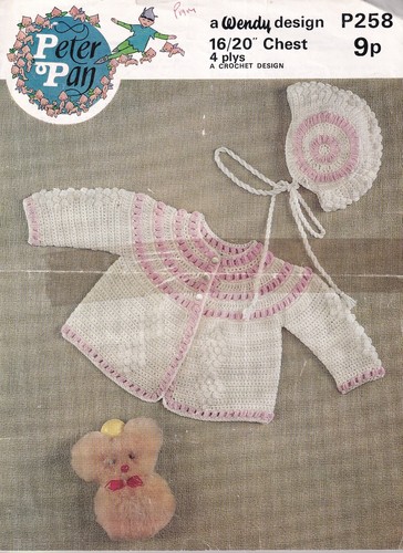 Peter Pan P258 Original Baby Strickmuster Matinee Mantel & Mütze 4-lagig