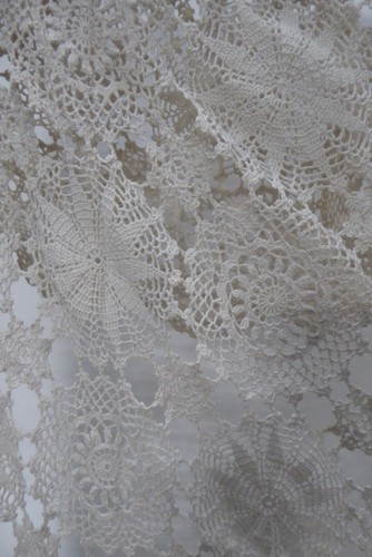OLD CONTINENTAL HAND CROCHET HANDIWORK LACE TABLECLOTH - Picture 2 of 4