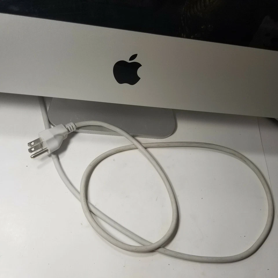 2007 Apple iMac 20" All-In-One Desktop Computer FOR PARTS AS IS - Image 3 of 4