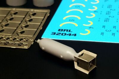 Brengun BRL32044 1/32 US GP 100lb AN-M30A1 Resin and PE set of U.S. bombs 6pcs
