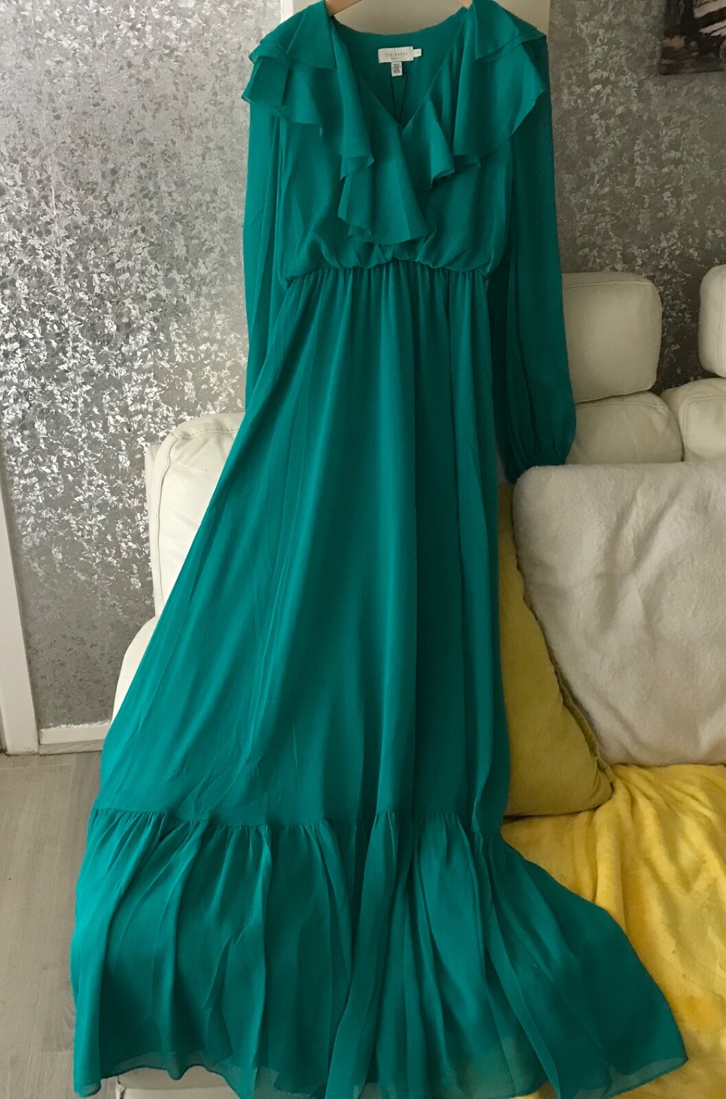 Foto 1 di 9