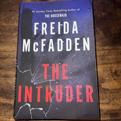 Freida McFadden The Intruder: An Unputdownable Psych... Paperback