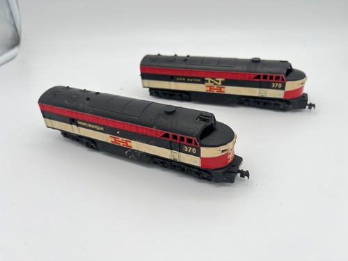 AHM Tempo HO Lot of 2 New Haven C-Liner Diesel Locomotives 1 Powered 1 Dummy - Picture 2 of 5
