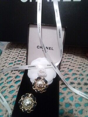 Authentic CHANEL 80'S PEARL CC Logo Navy Leather Wrapped Chain Clip On  Earrings